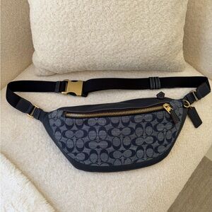 Coach Men's Signature Slate/Black Belt Bag with Gold Hardware